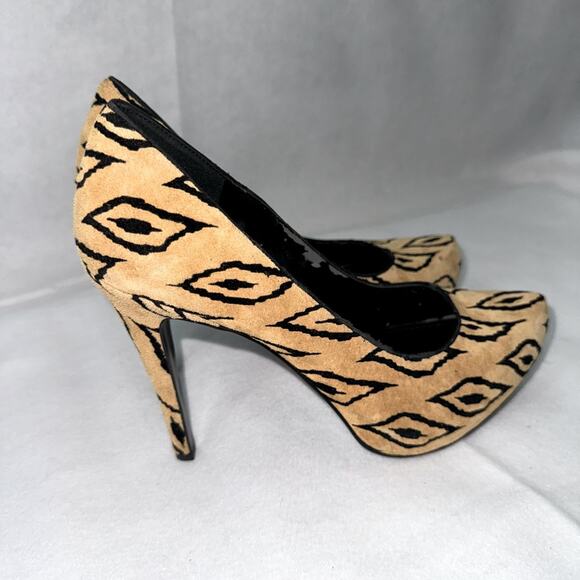 BCBGeneration Parade2 Women’s Platform Pumps size 9 suede Tribal Print black tan - Picture 5 of 10